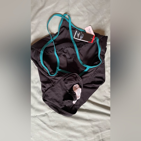 Speedo Women's Swimsuit One Piece Endurance+ Swimsuit - Picture 4 of 6